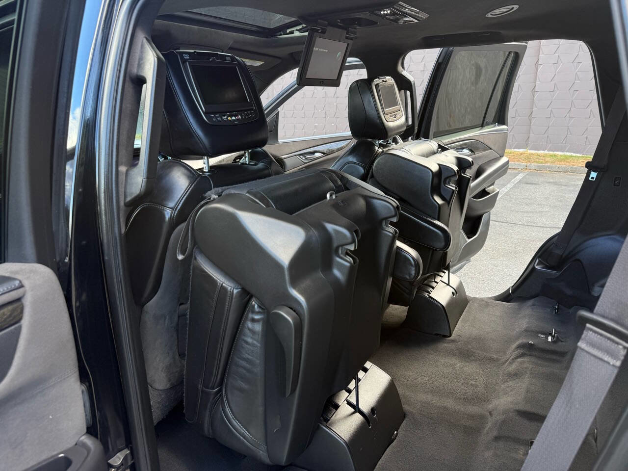 Used 2016 Cadillac Escalade Platinum AWD/4WD image 17