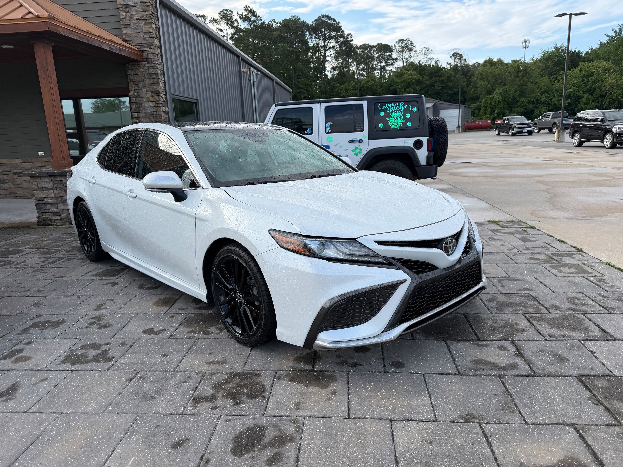 Used 2021 Toyota Camry XSE FWD image 3