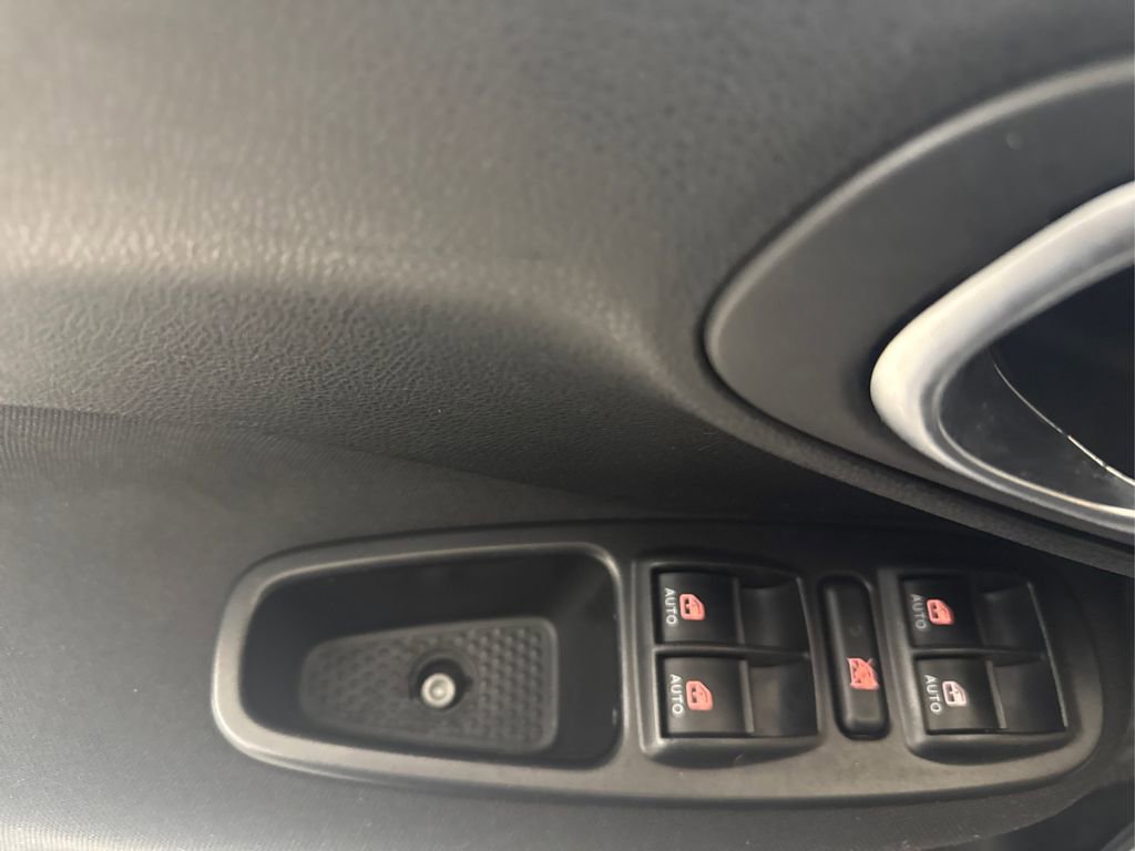 Used 2014 FIAT 500L Trekking w/ Popular Equipment Group image 33