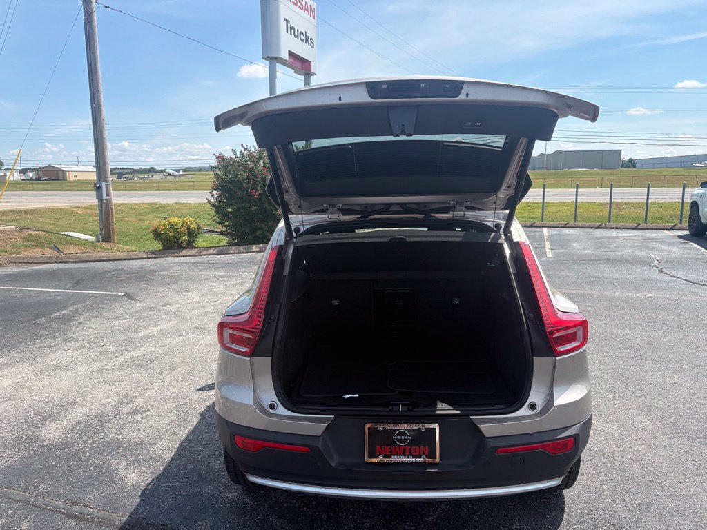 Used 2024 Volvo XC40 B5 Core AWD/4WD image 7