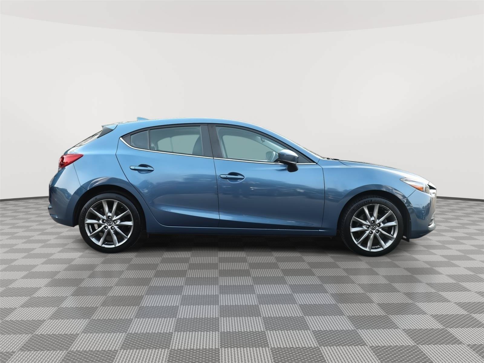 Used 2018 MAZDA MAZDA3 Touring FWD image 8