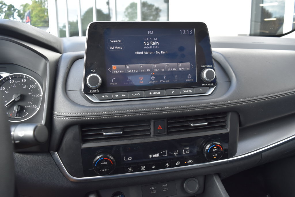 Used 2024 Nissan Rogue SV AWD/4WD image 16