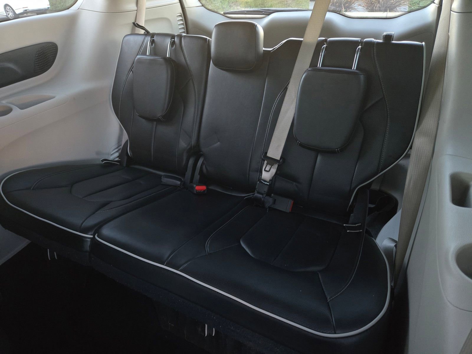 Used 2023 Chrysler Pacifica Limited image 12
