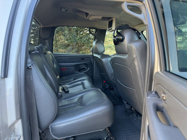 Used 2005 GMC Sierra 2500 SLT w/ Heavy-Duty Power Package AWD/4WD image 15