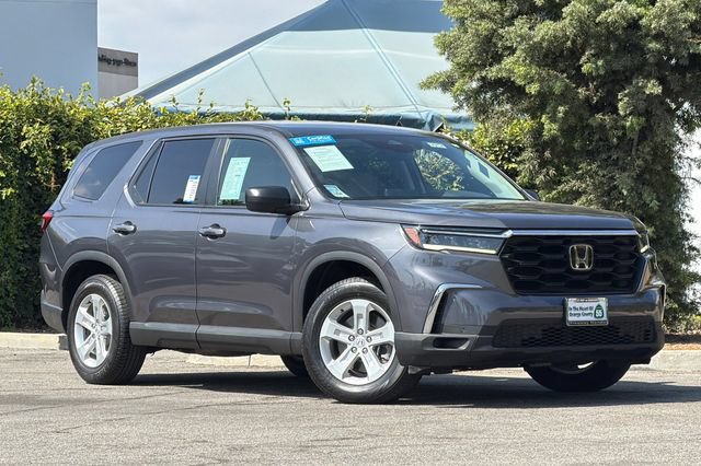 Used 2023 Honda Pilot LX image 2