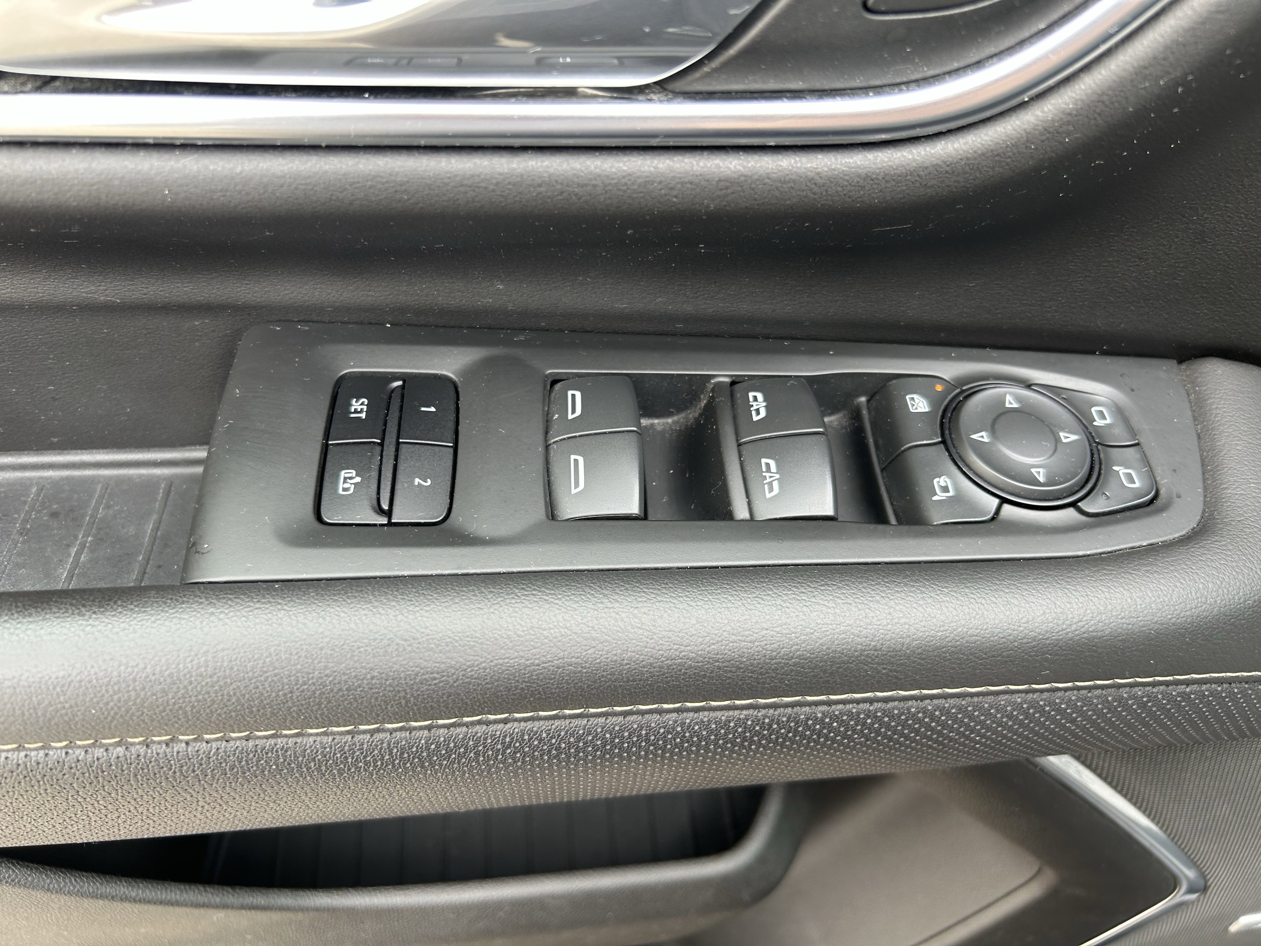 Used 2021 GMC Yukon SLT w/ SLT Premium Package AWD/4WD image 15
