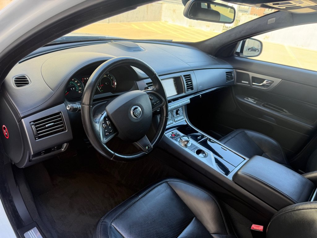 Used 2012 Jaguar XF R RWD image 11