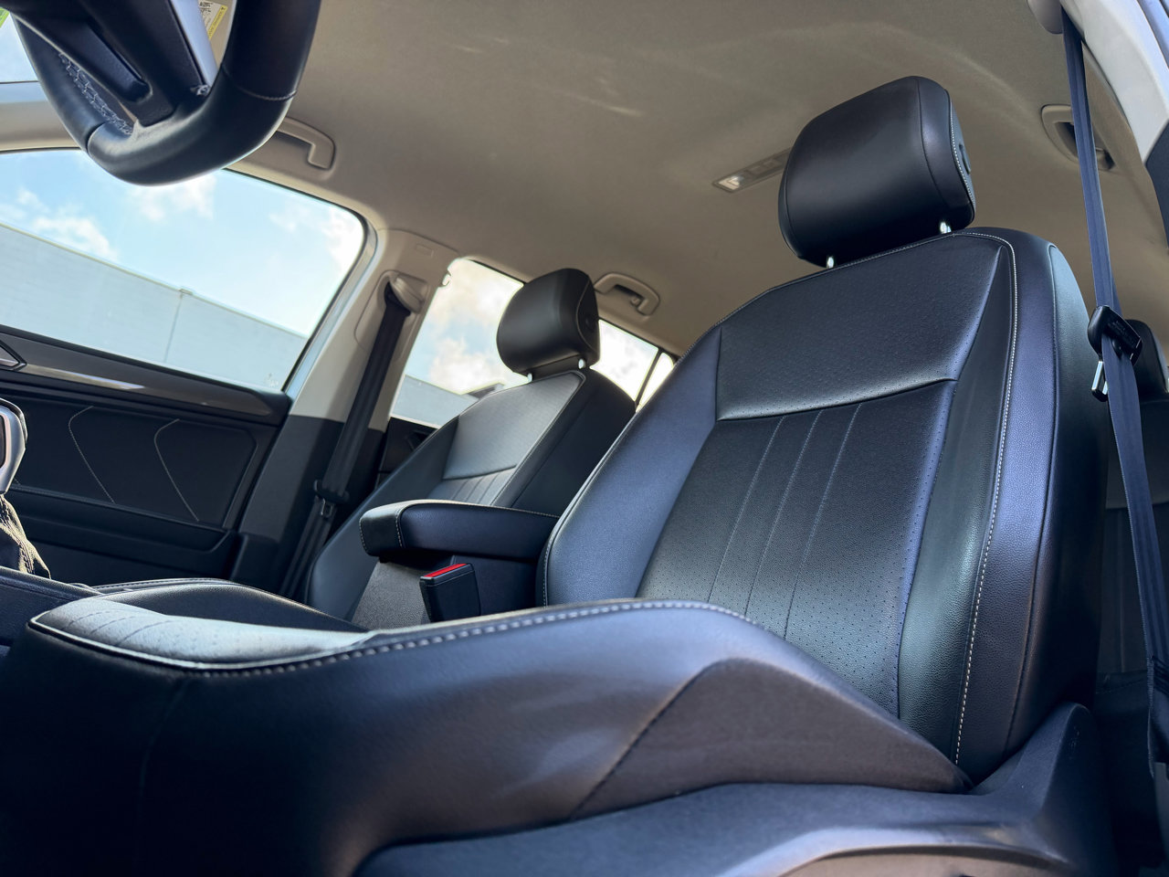 Used 2022 Volkswagen Tiguan SE image 11