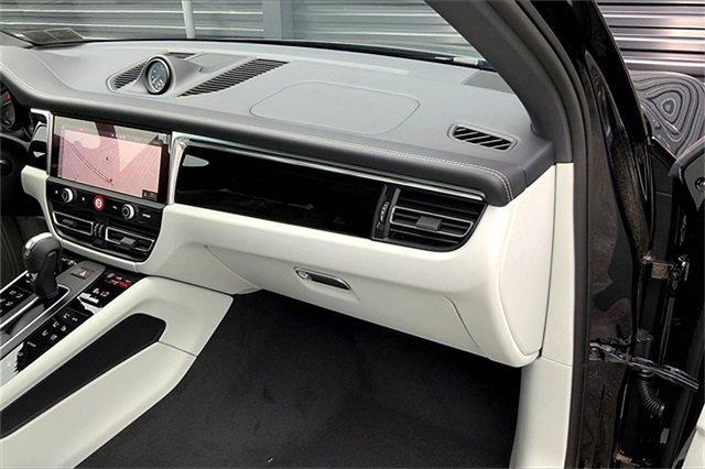 New 2025 Porsche Macan image 22