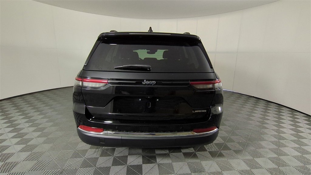 Certified 2023 Jeep Grand Cherokee Laredo image 5