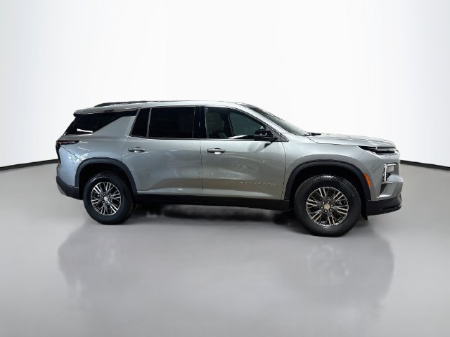 New 2027 Chevrolet Traverse LT w/ LPO, Floor Liner Package FWD image 6