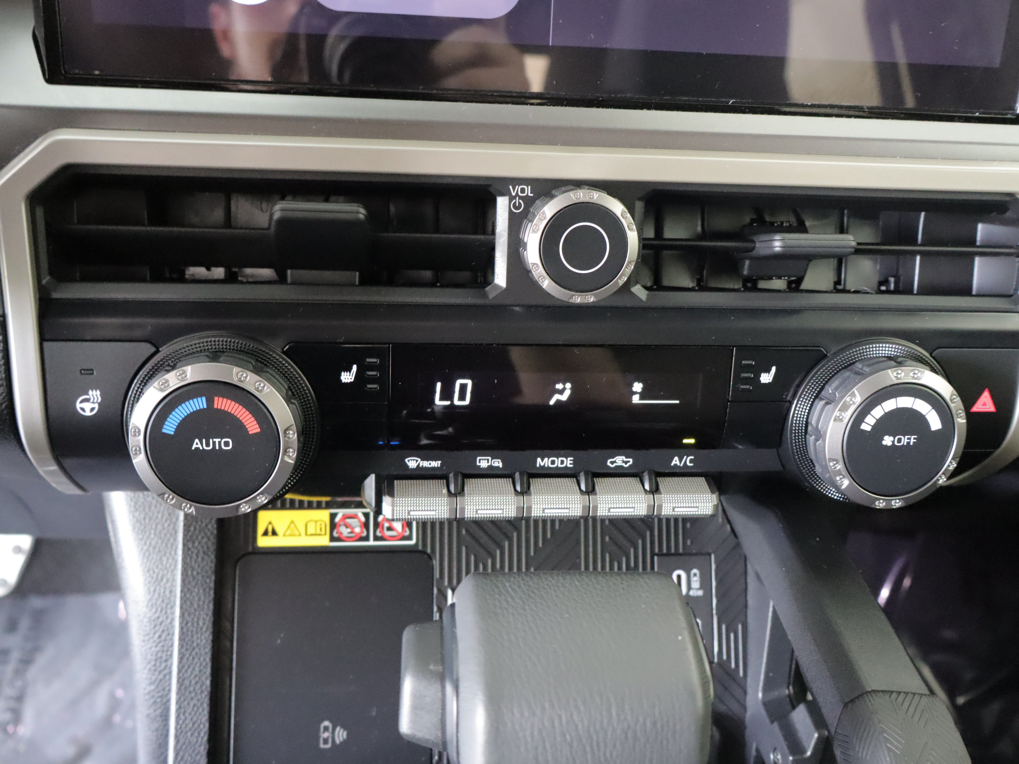 Used 2024 Toyota Tacoma TRD Sport w/ TRD Sport Upgrade Package AWD/4WD image 16