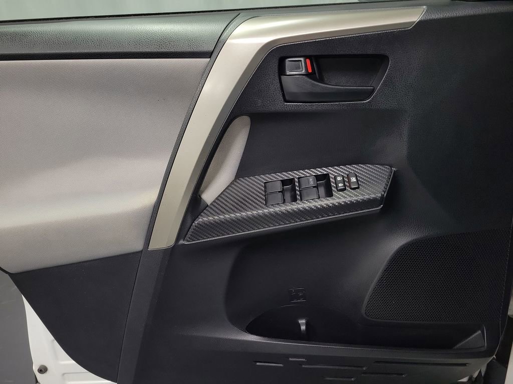 Used 2015 Toyota RAV4 LE image 21