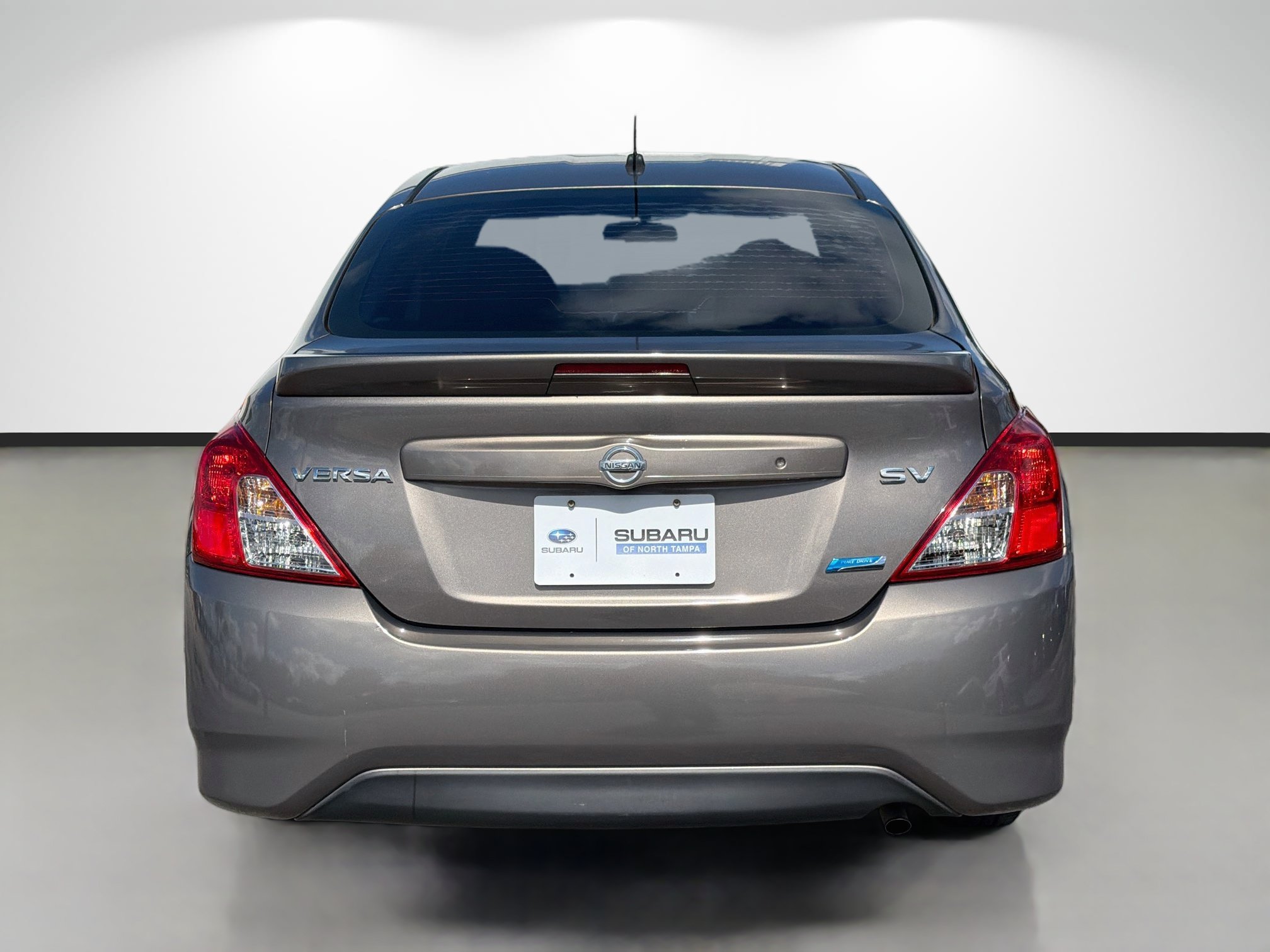Used 2015 Nissan Versa SV FWD image 4