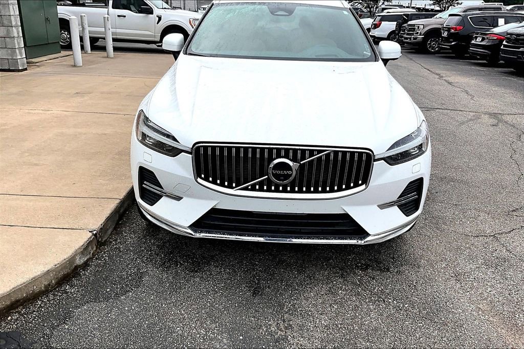 Used 2023 Volvo XC60 B5 Ultimate w/ Climate Package FWD image 5