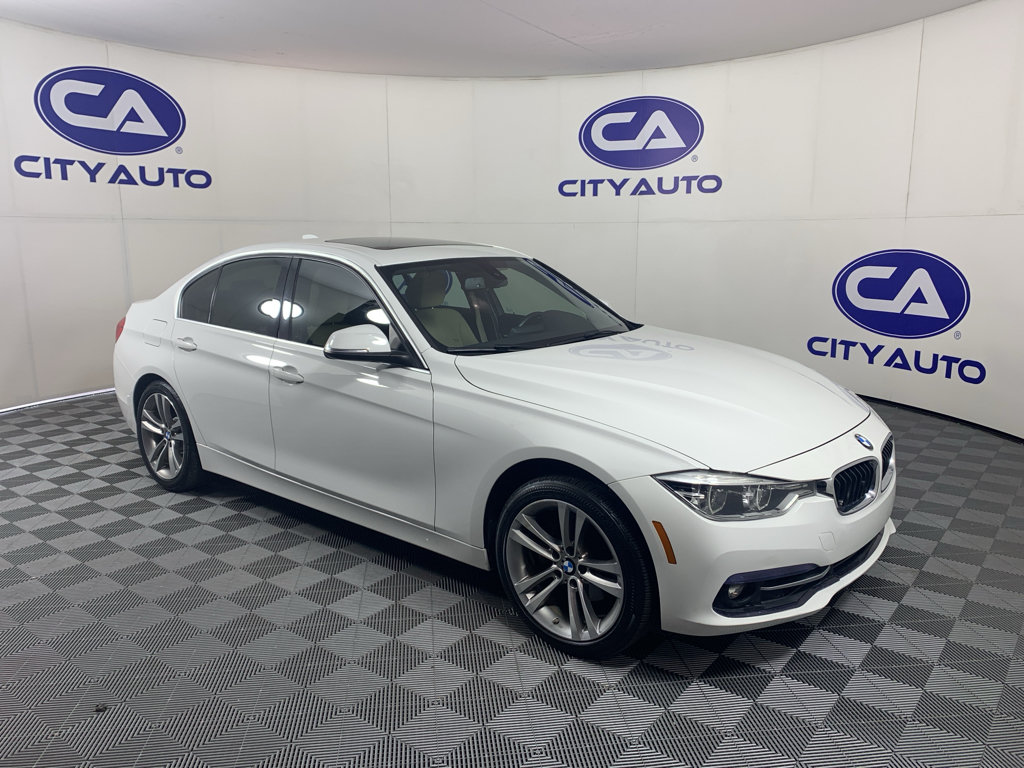 Used 2018 BMW 330i Sedan RWD image 1
