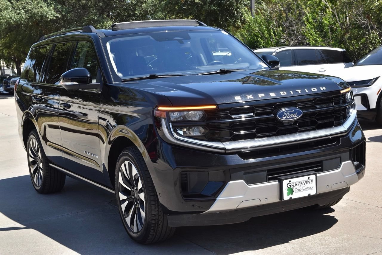 Certified 2025 Ford Expedition Platinum w/ Driver's Package AWD/4WD image 4