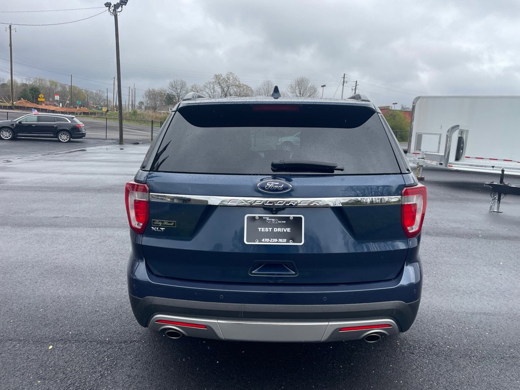 Used 2017 Ford Explorer XLT w/ Equipment Group 202A FWD image 5