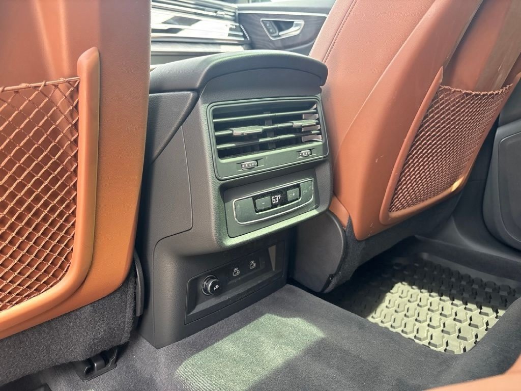 Used 2023 Audi Q8 Premium AWD/4WD image 25