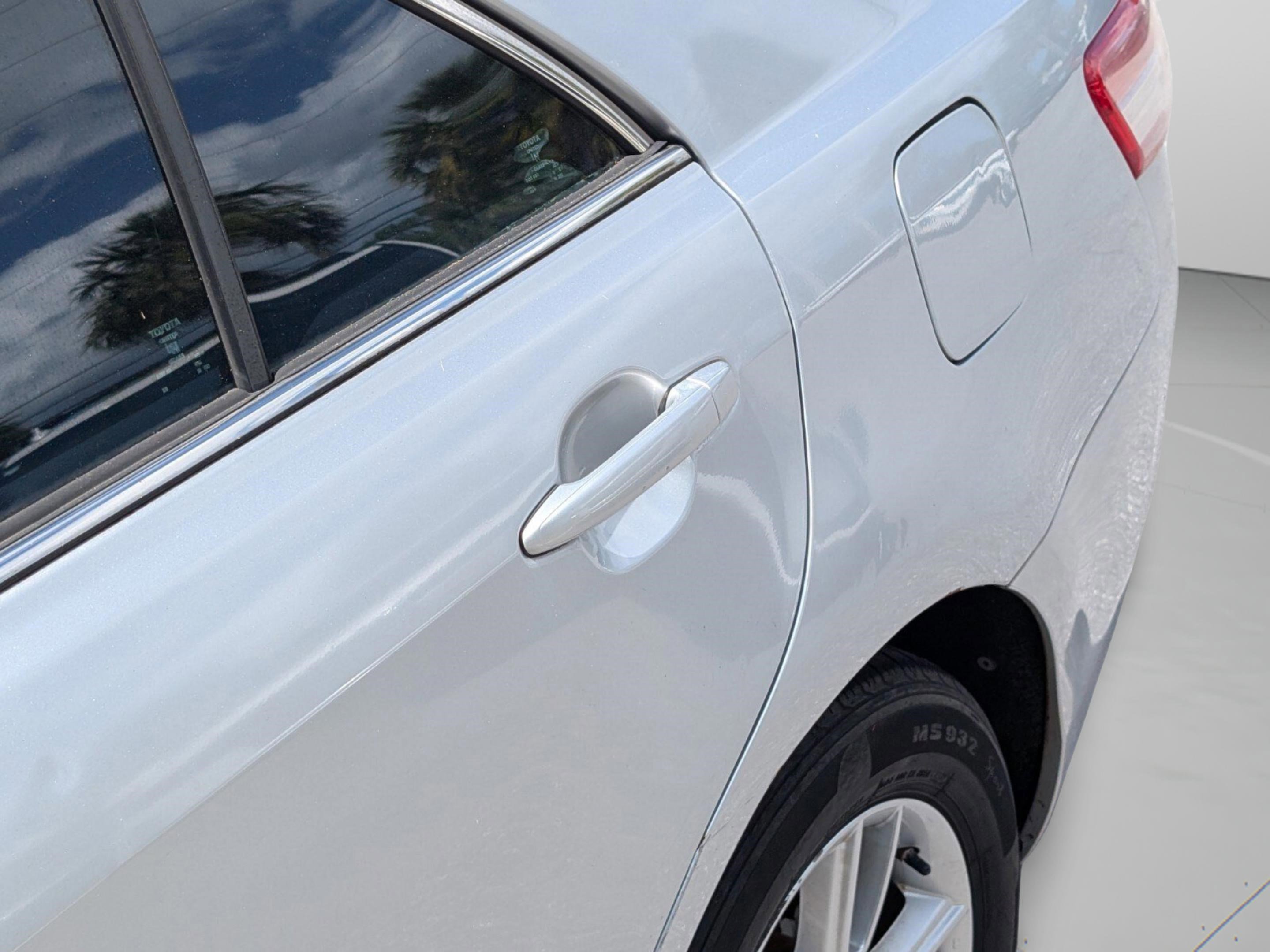 Used 2010 Toyota Camry LE FWD image 28