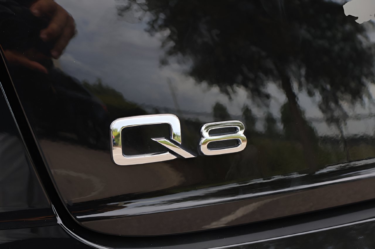 Used 2023 Audi Q8 Premium w/ Convenience Package AWD/4WD image 29