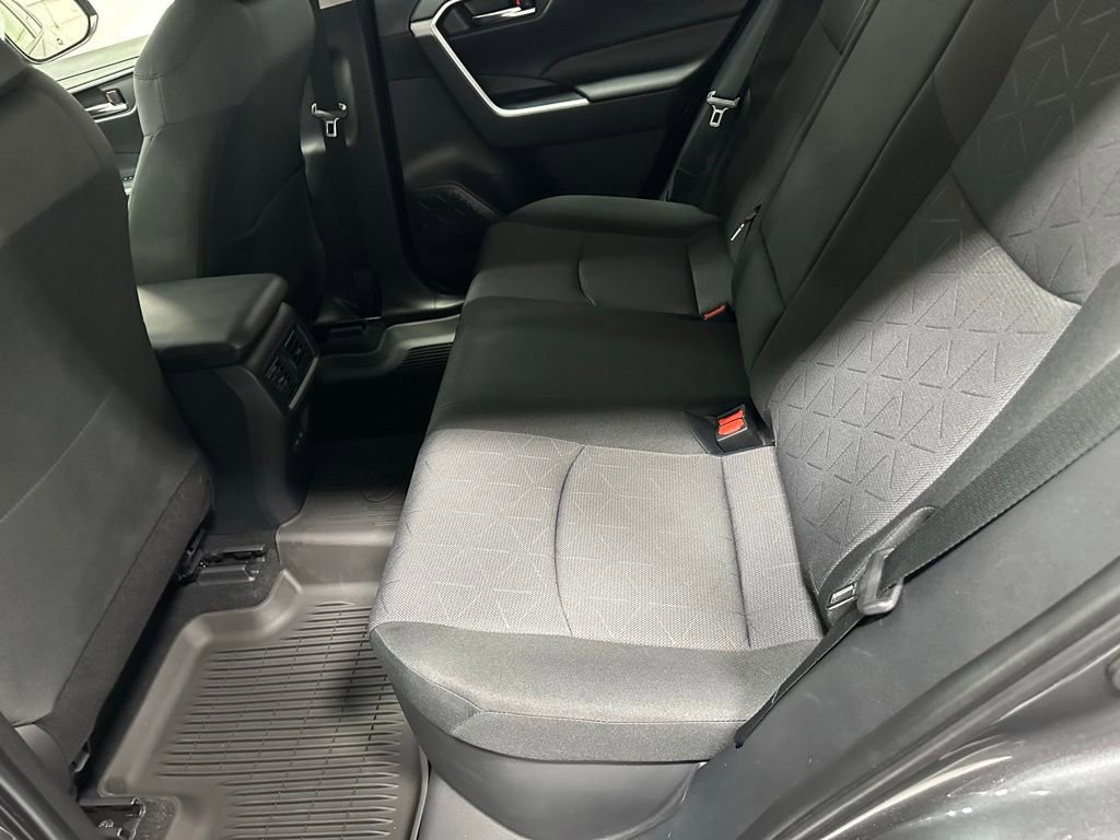 Used 2025 Toyota RAV4 XLE AWD/4WD image 40