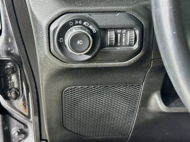 Used 2018 Jeep Wrangler Unlimited Sahara AWD/4WD image 13