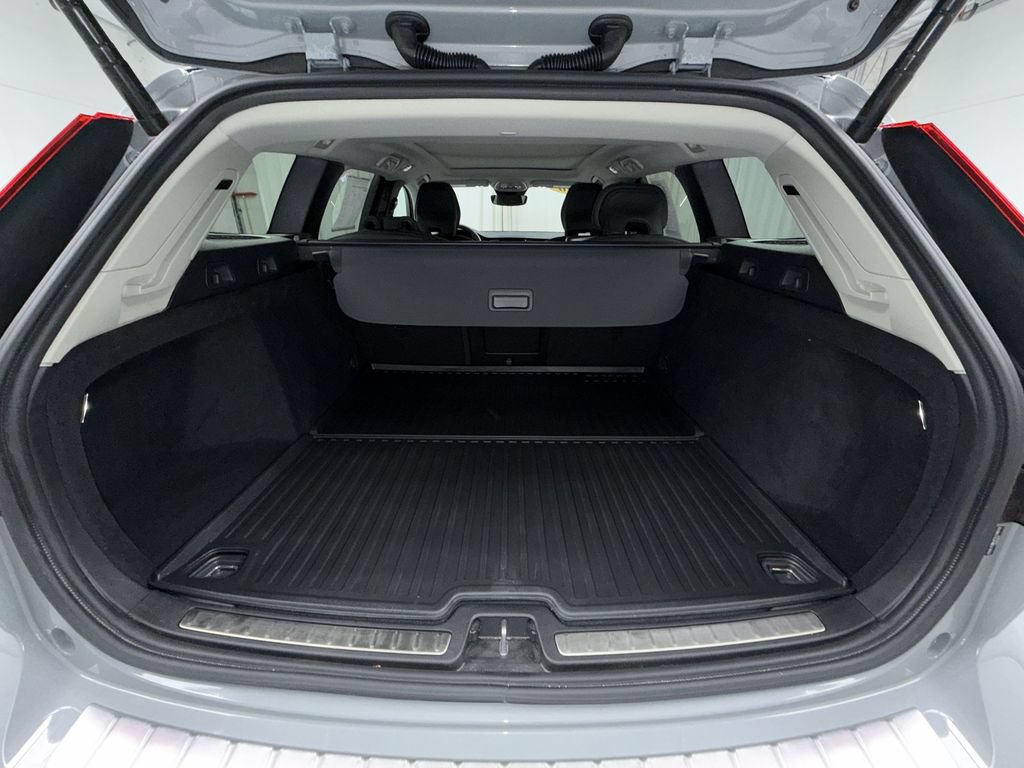Used 2026 Volvo V60 B5 Cross Country Plus w/ Protection Package Premier AWD/4WD image 16