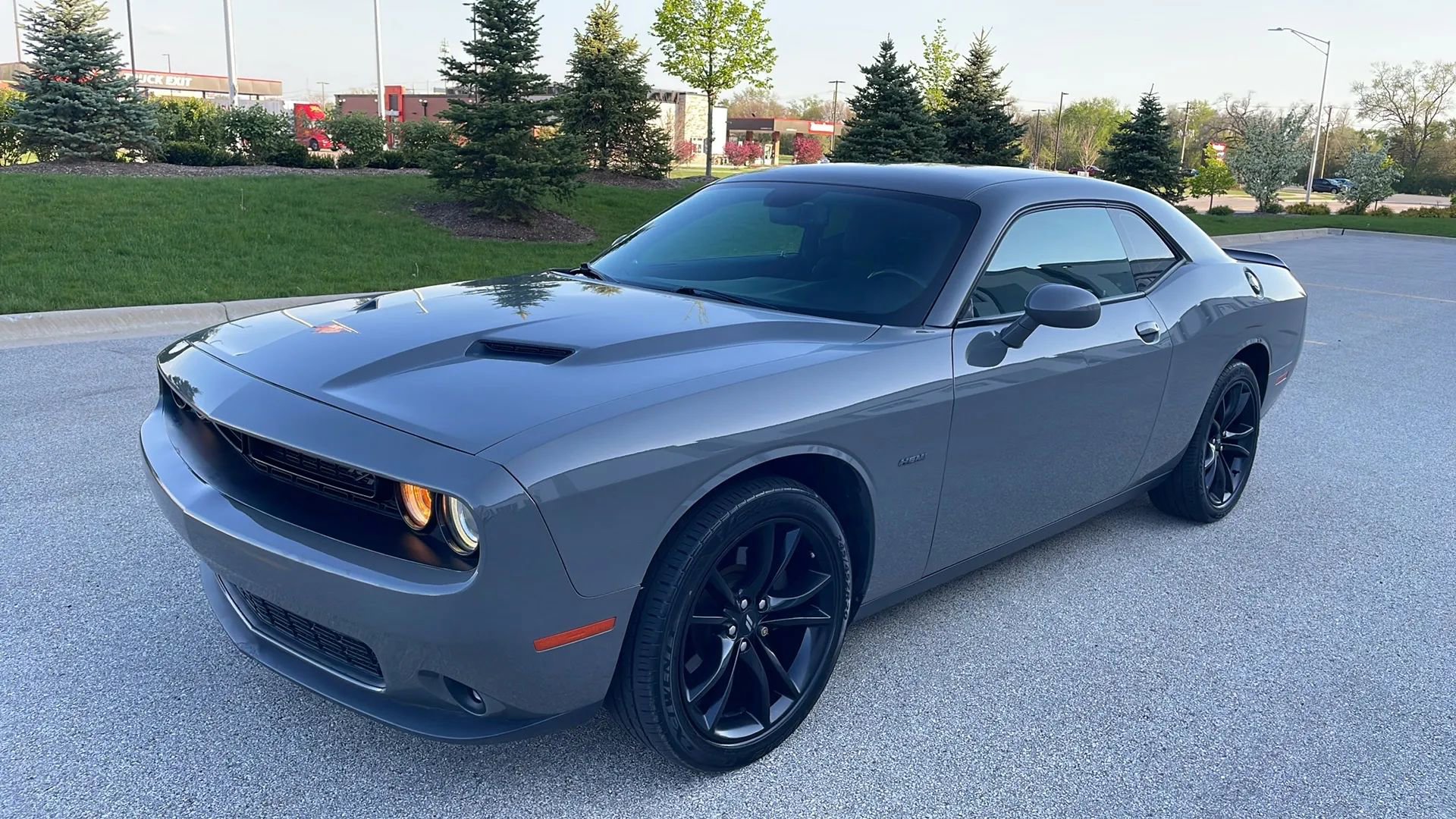 Used 2018 Dodge Challenger R/T w/ Blacktop Package RWD image 2