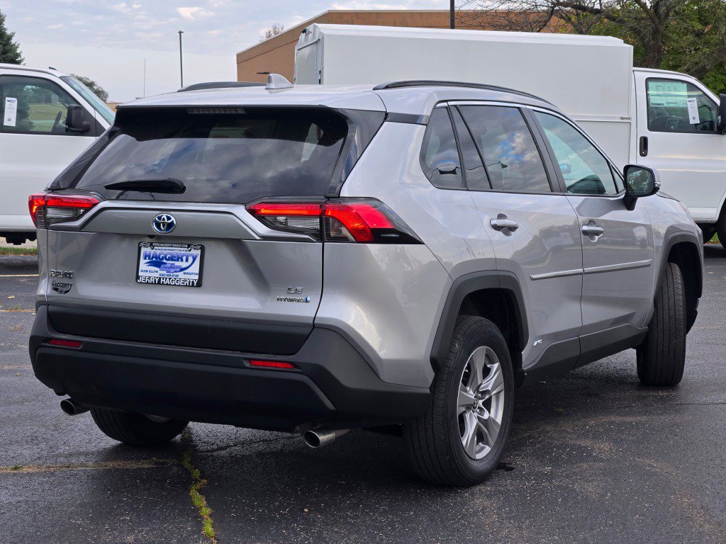 Used 2024 Toyota RAV4 LE AWD/4WD image 10