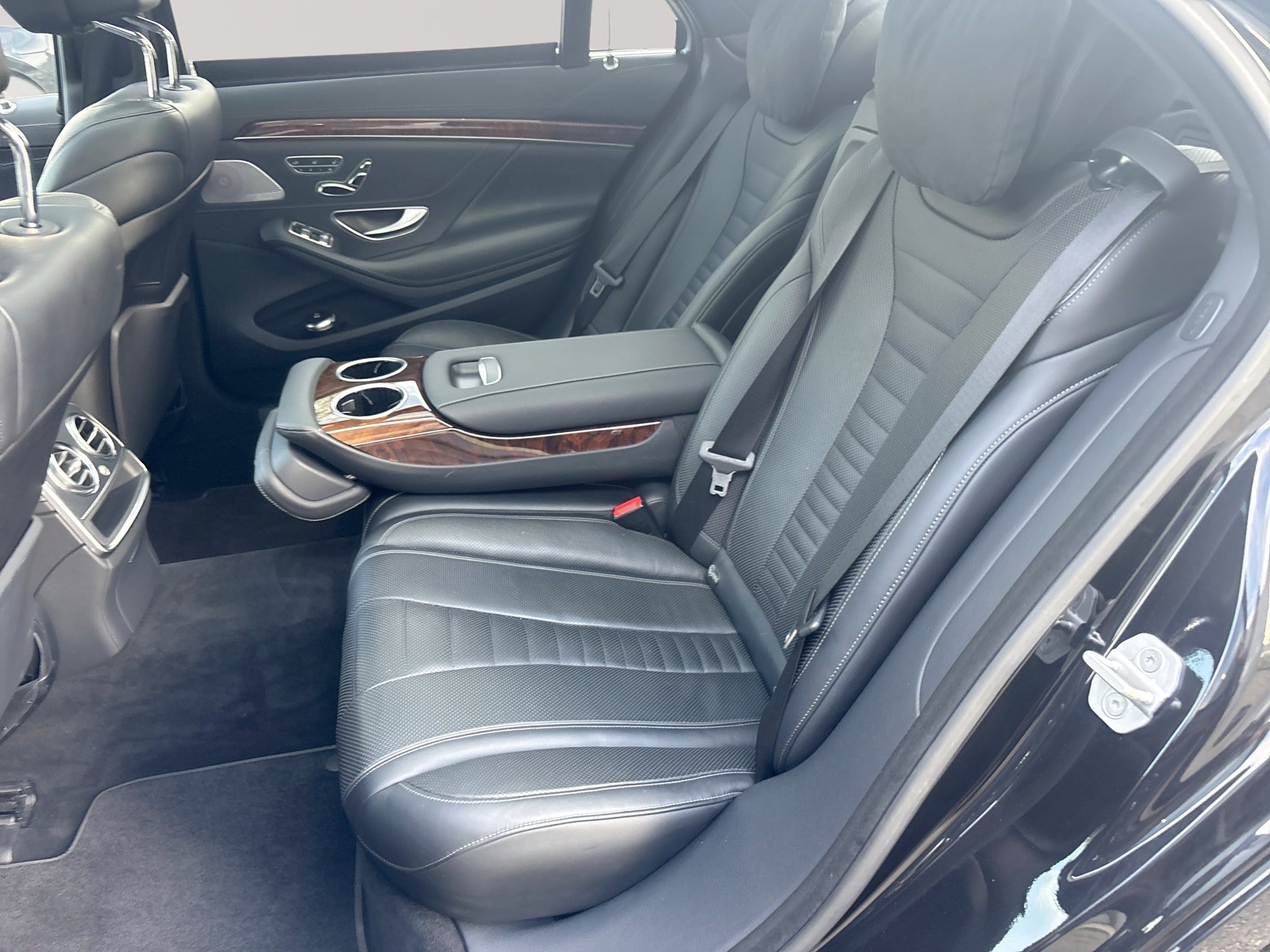 Used 2015 Mercedes-Benz S 550 4MATIC Sedan w/ Sport Package image 26