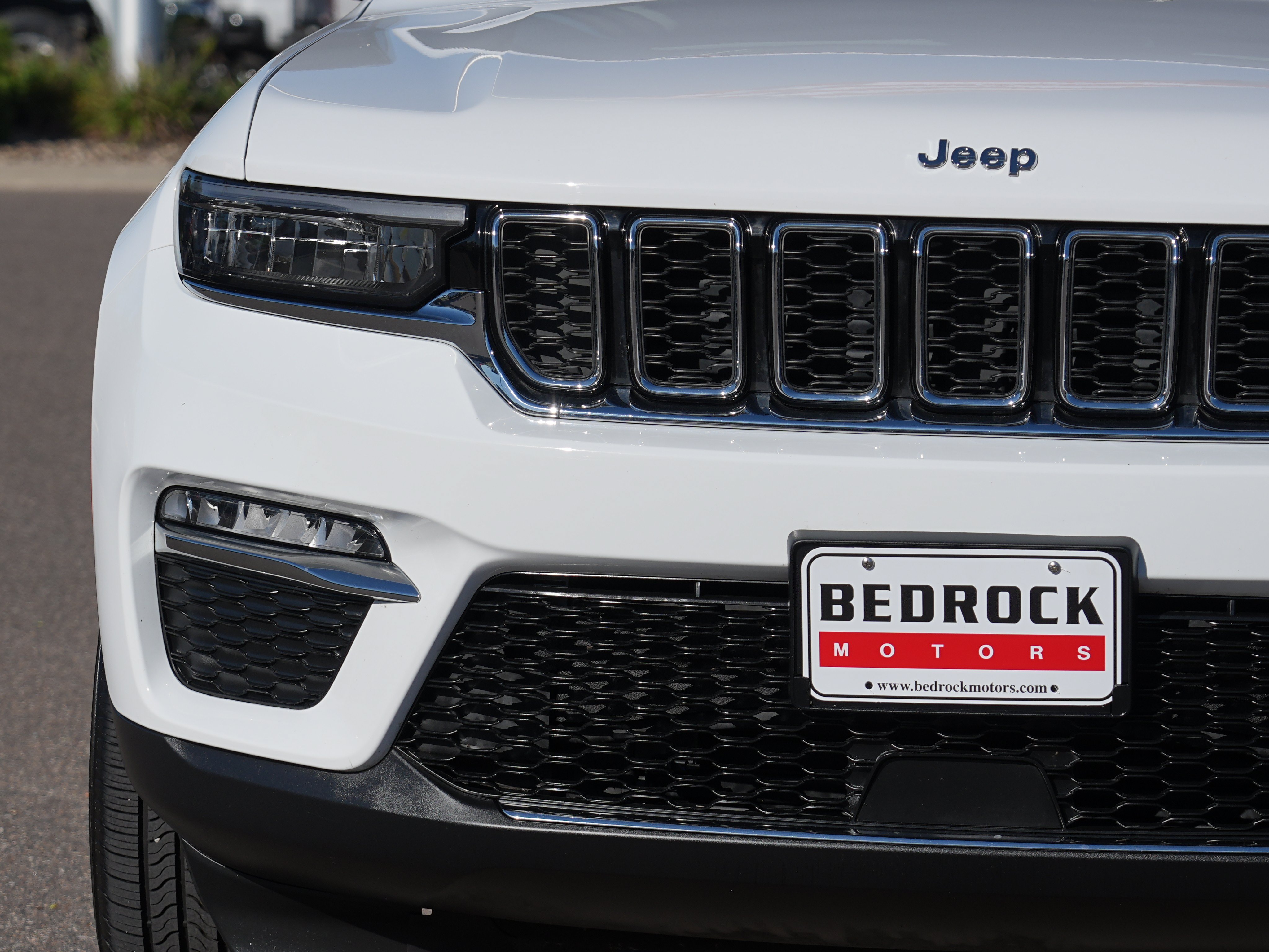Used 2023 Jeep Grand Cherokee Limited AWD/4WD image 9