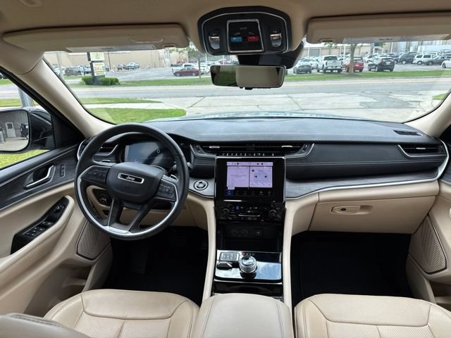 Used 2022 Jeep Grand Cherokee Limited w/ Luxury Tech Group II AWD/4WD image 17