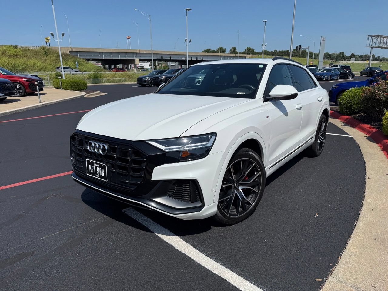 Used 2019 Audi Q8 Premium Plus w/ Premium Plus AWD/4WD image 7