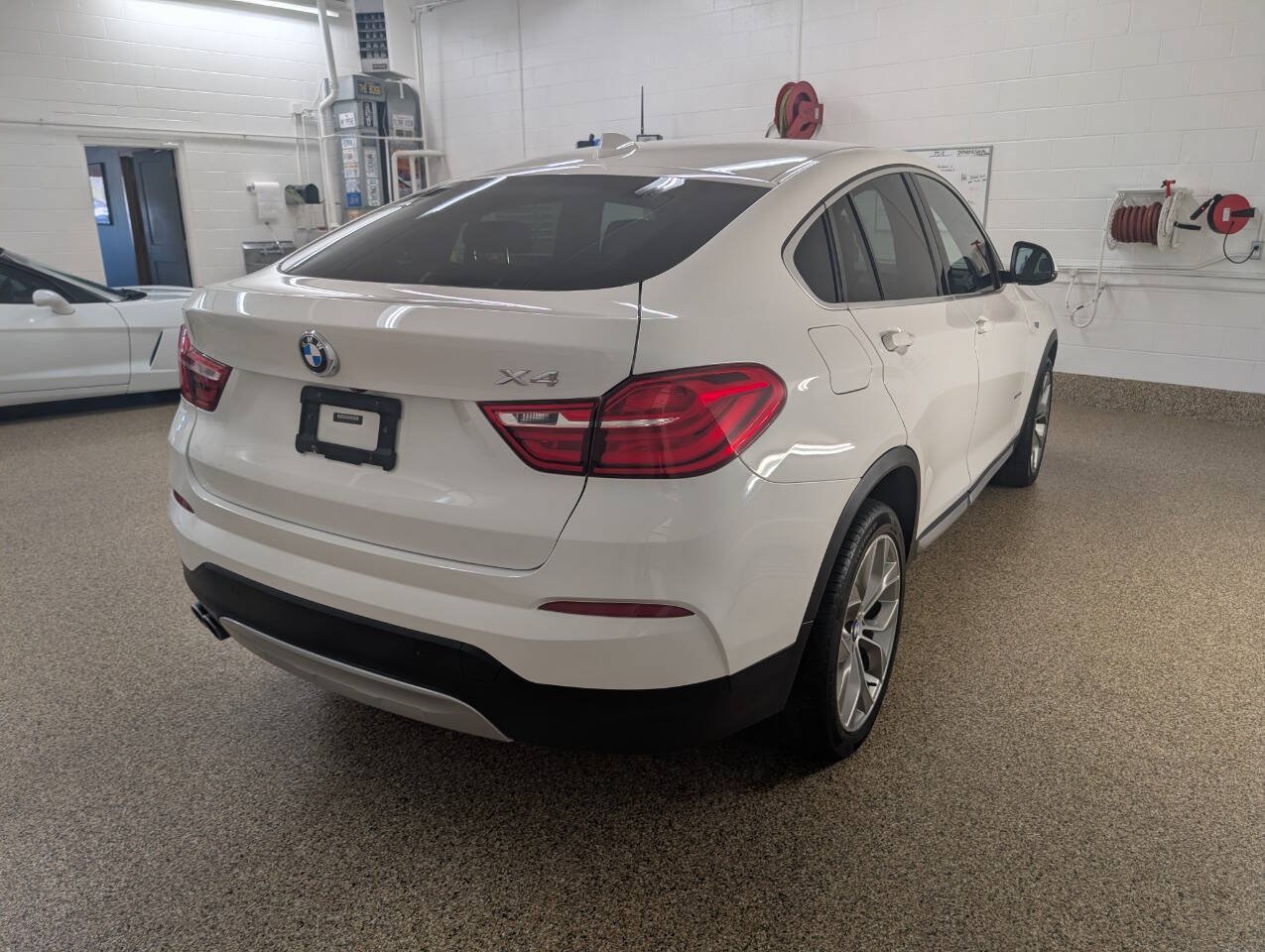 Used 2017 BMW X4 xDrive28i AWD/4WD image 4