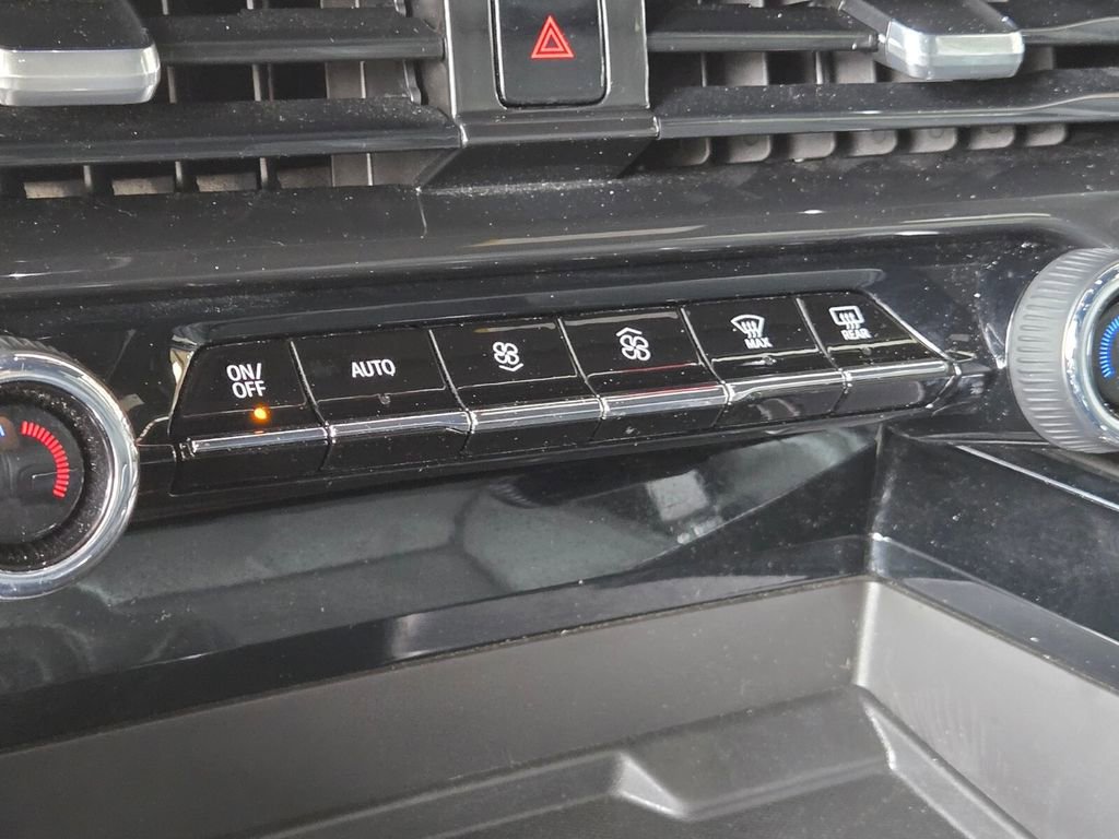 Used 2025 Chevrolet Suburban Z71 AWD/4WD image 22