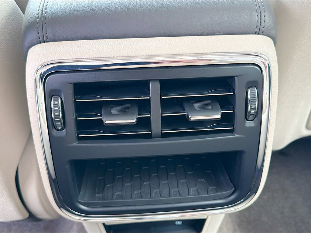 Used 2020 Lincoln Continental w/ Premium Package image 28