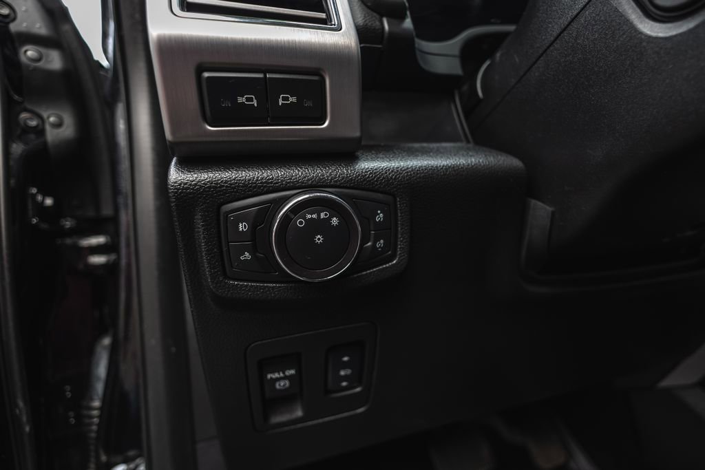 Used 2018 Ford F150 Platinum w/ Technology Package AWD/4WD image 25