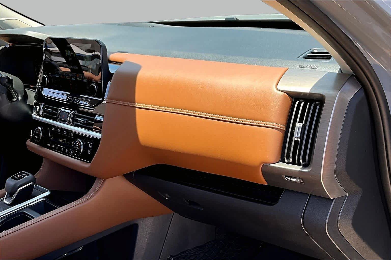 Certified 2025 Nissan Pathfinder Platinum AWD/4WD image 19