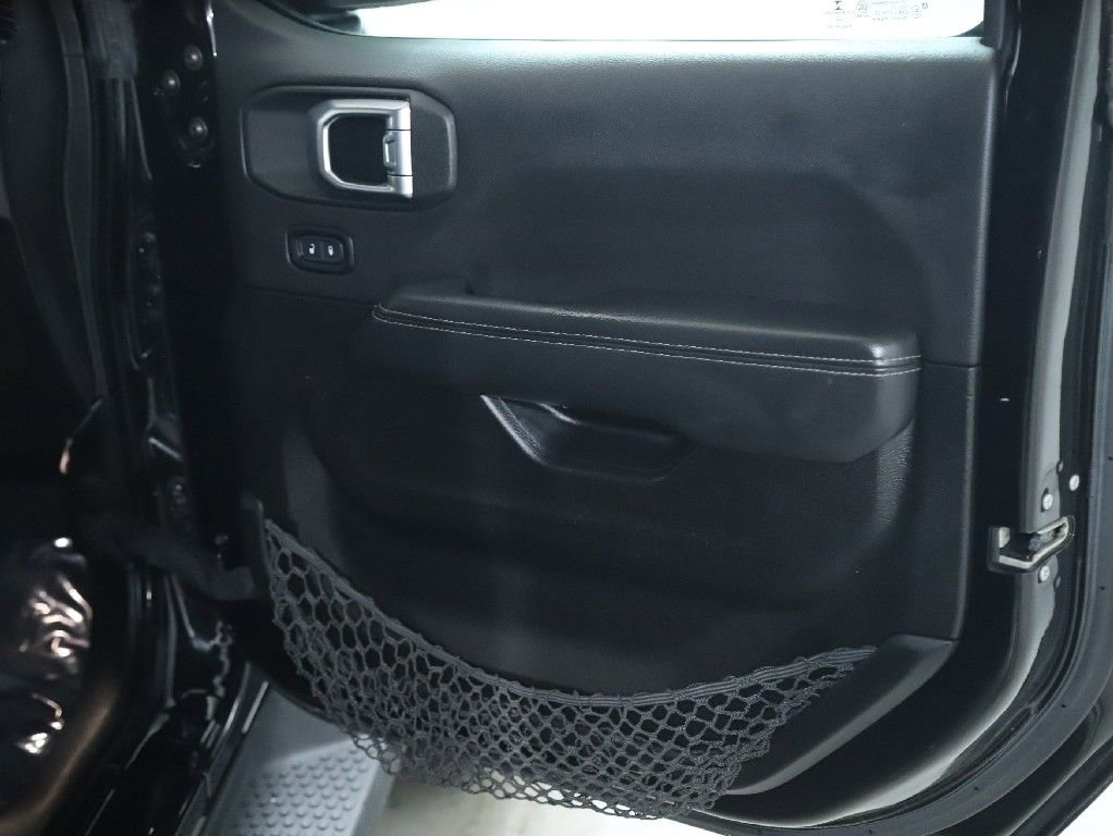 Used 2022 Jeep Wrangler Unlimited Sahara image 32