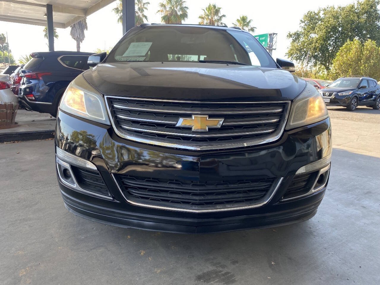 Used 2016 Chevrolet Traverse LT w/ Style and Technology Package FWD image 4