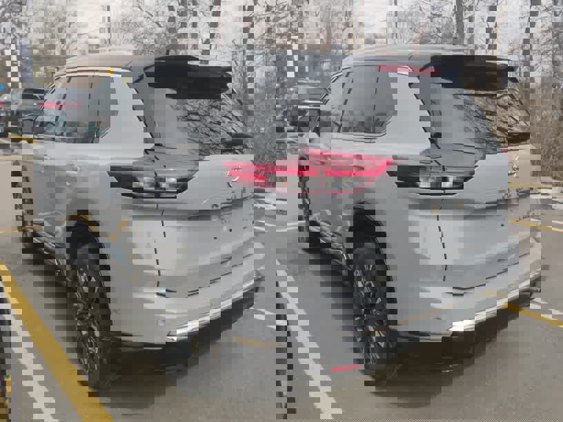 Used 2024 Nissan Rogue Platinum image 5