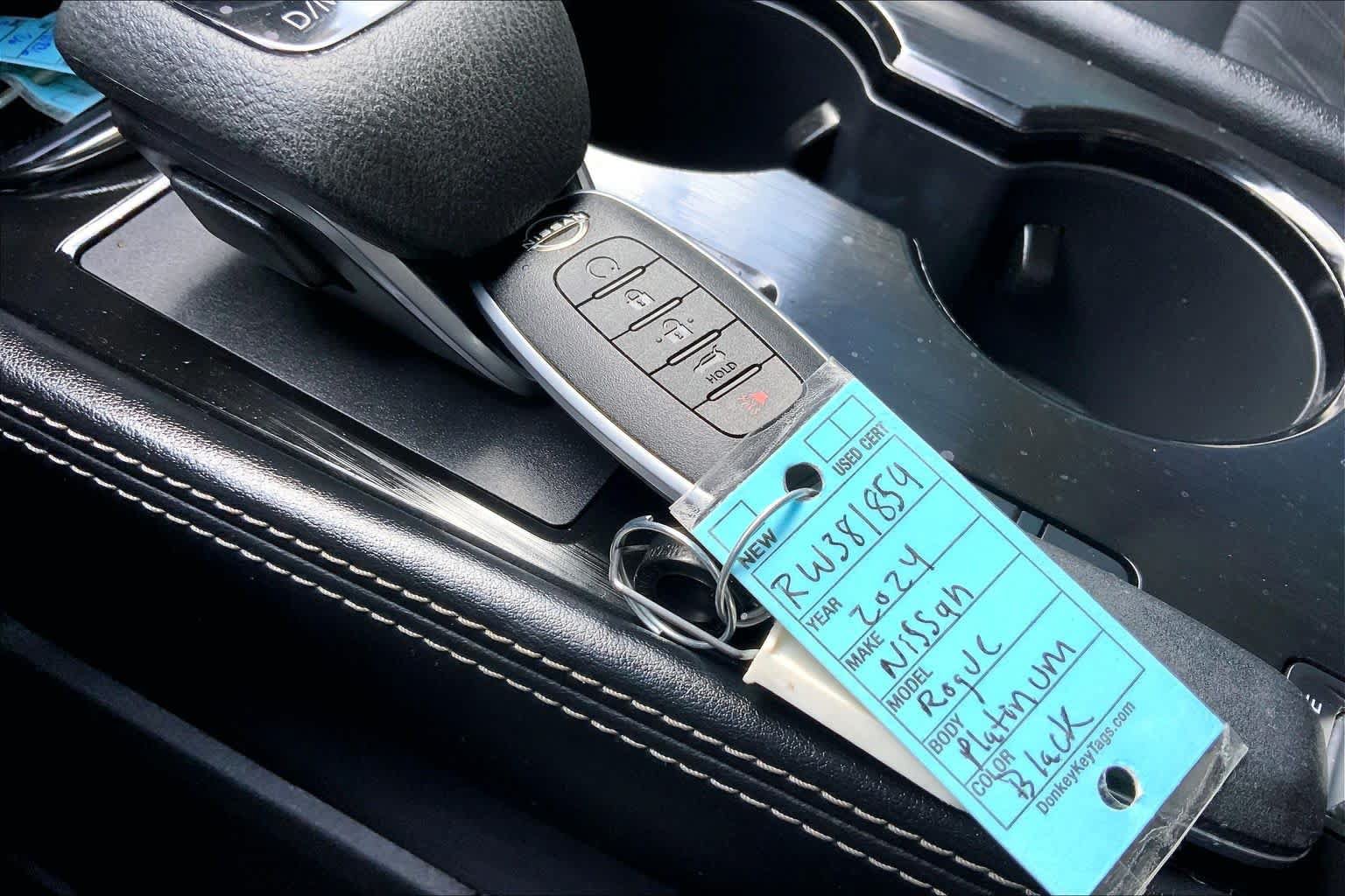 Used 2024 Nissan Rogue Platinum FWD image 15