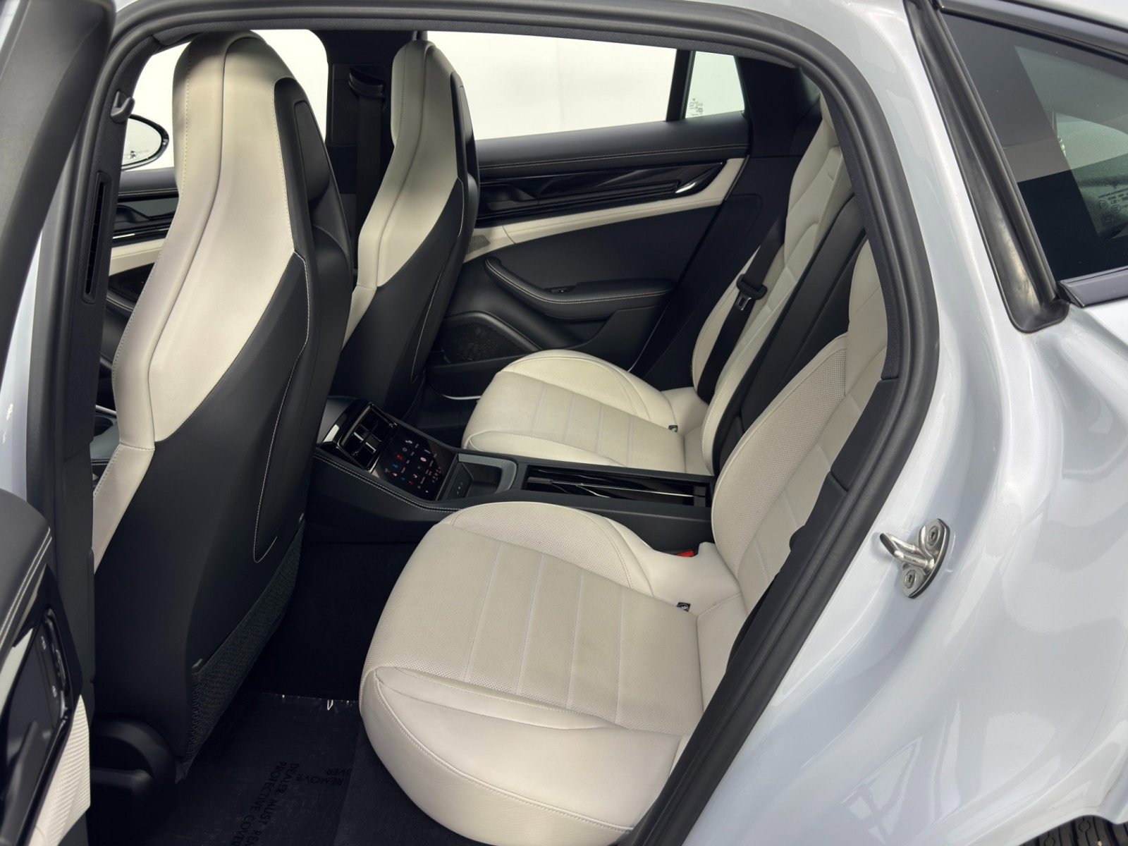 Used 2024 Porsche Panamera 4 w/ Premium Package image 45