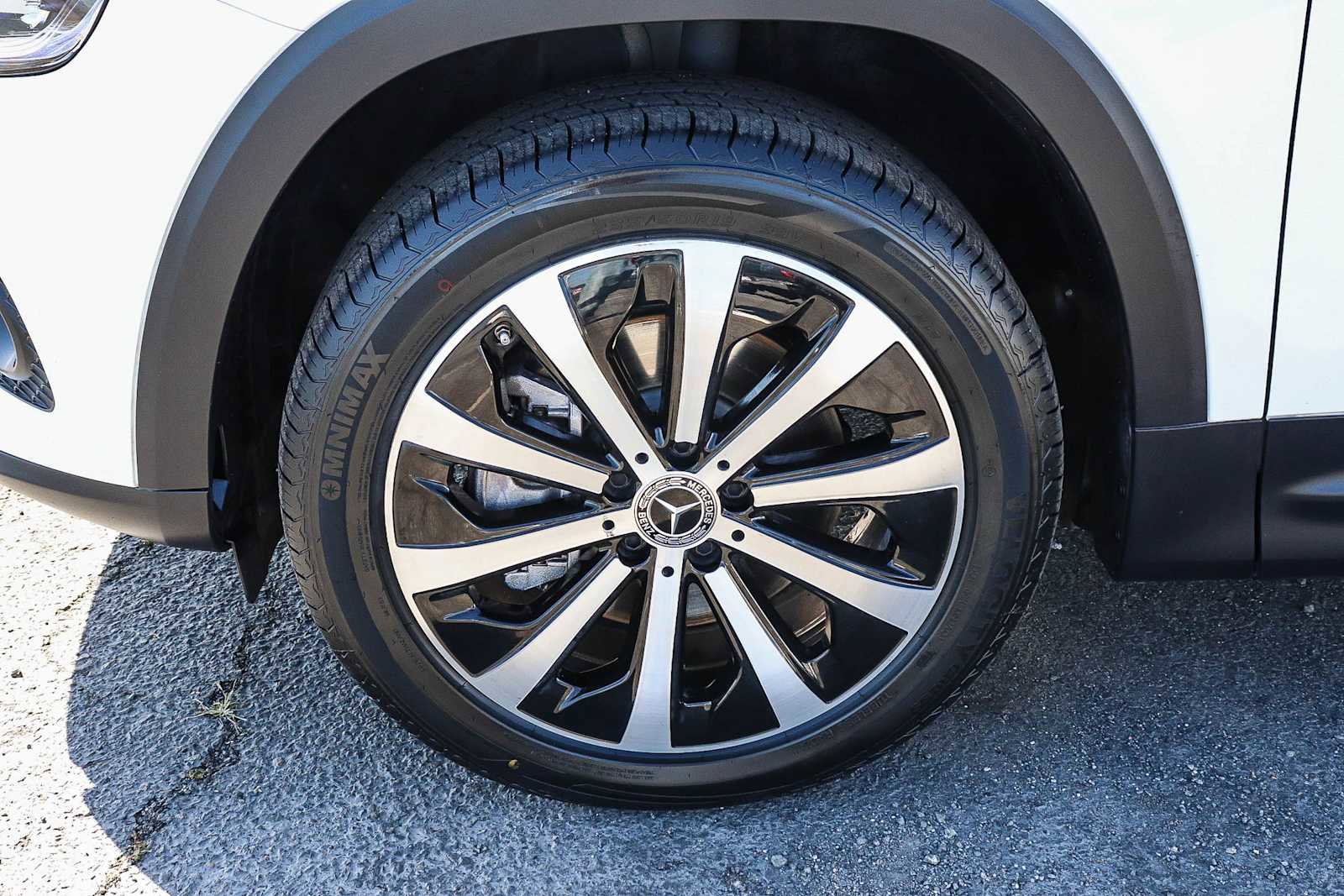 Used 2023 Mercedes-Benz GLB 250 4MATIC image 10