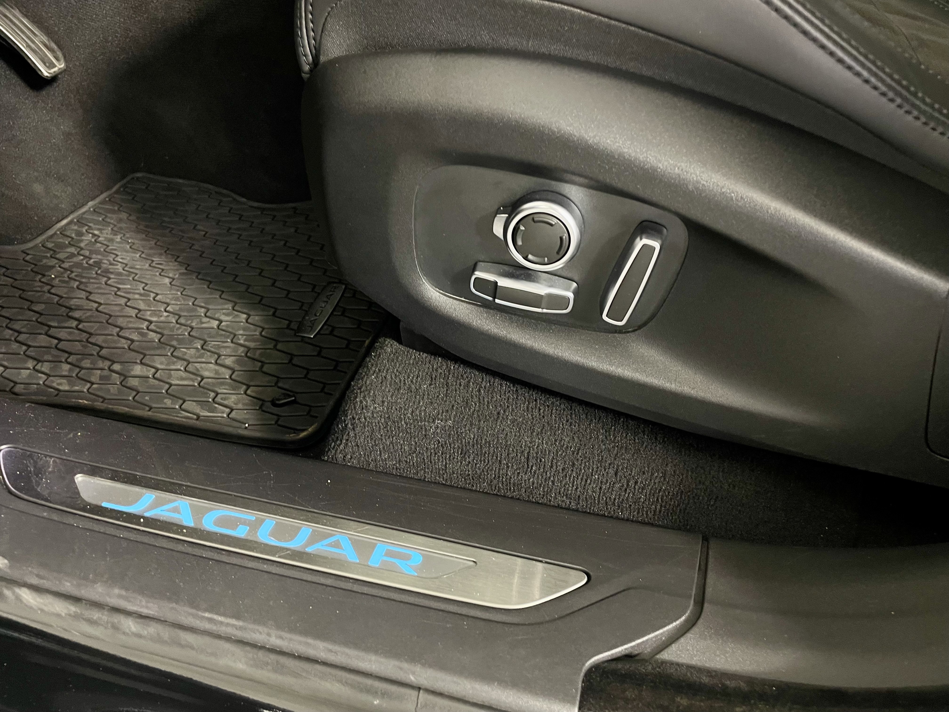 Used 2022 Jaguar F-PACE SVR AWD/4WD image 15