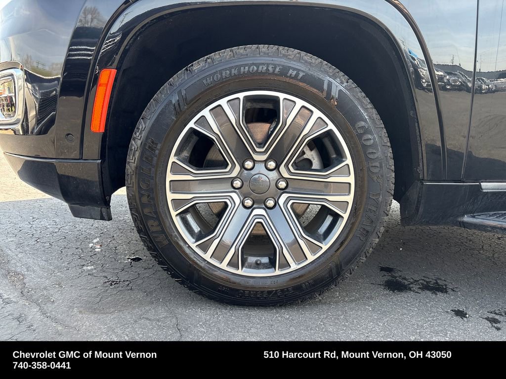 Used 2023 Jeep Wagoneer L Series II AWD/4WD image 25