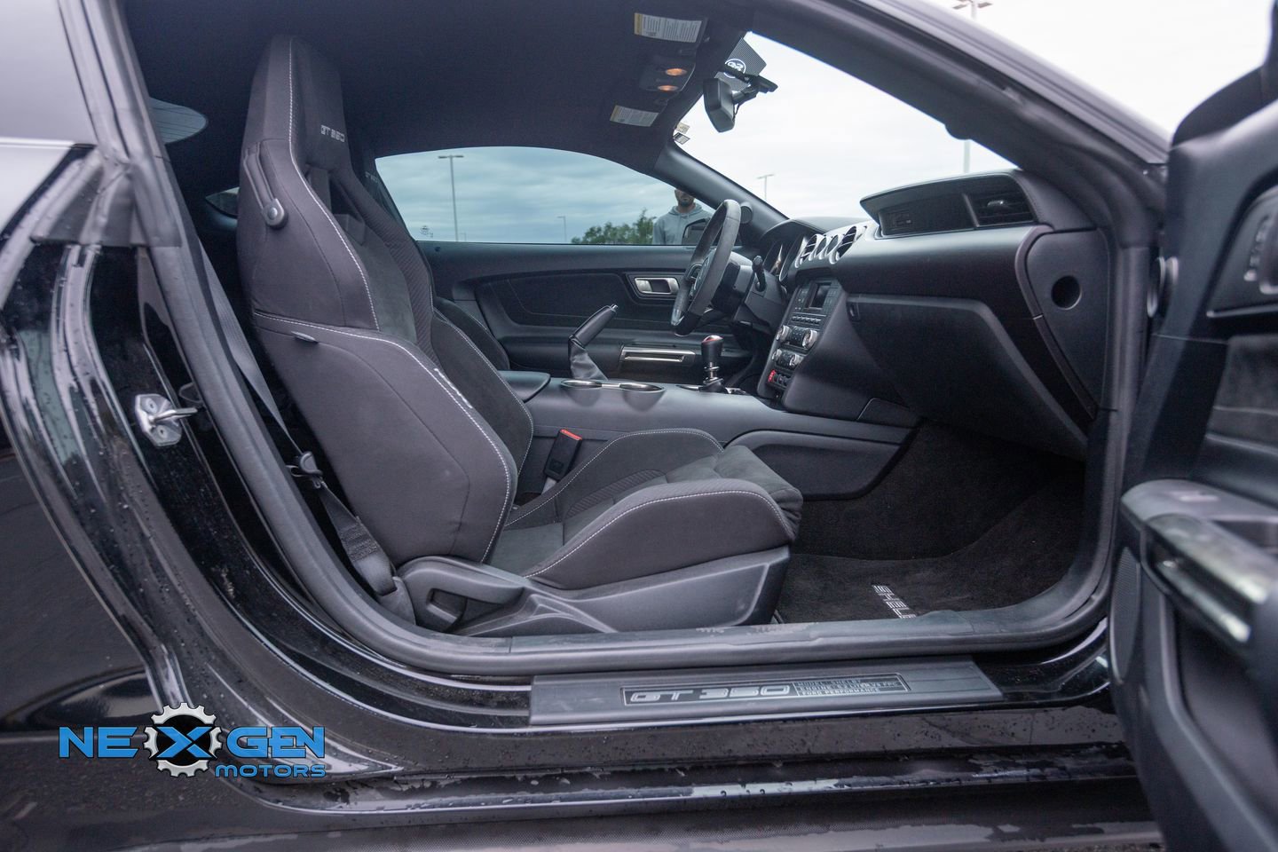 Used 2016 Ford Mustang Shelby GT350 w/ Track Package RWD image 28