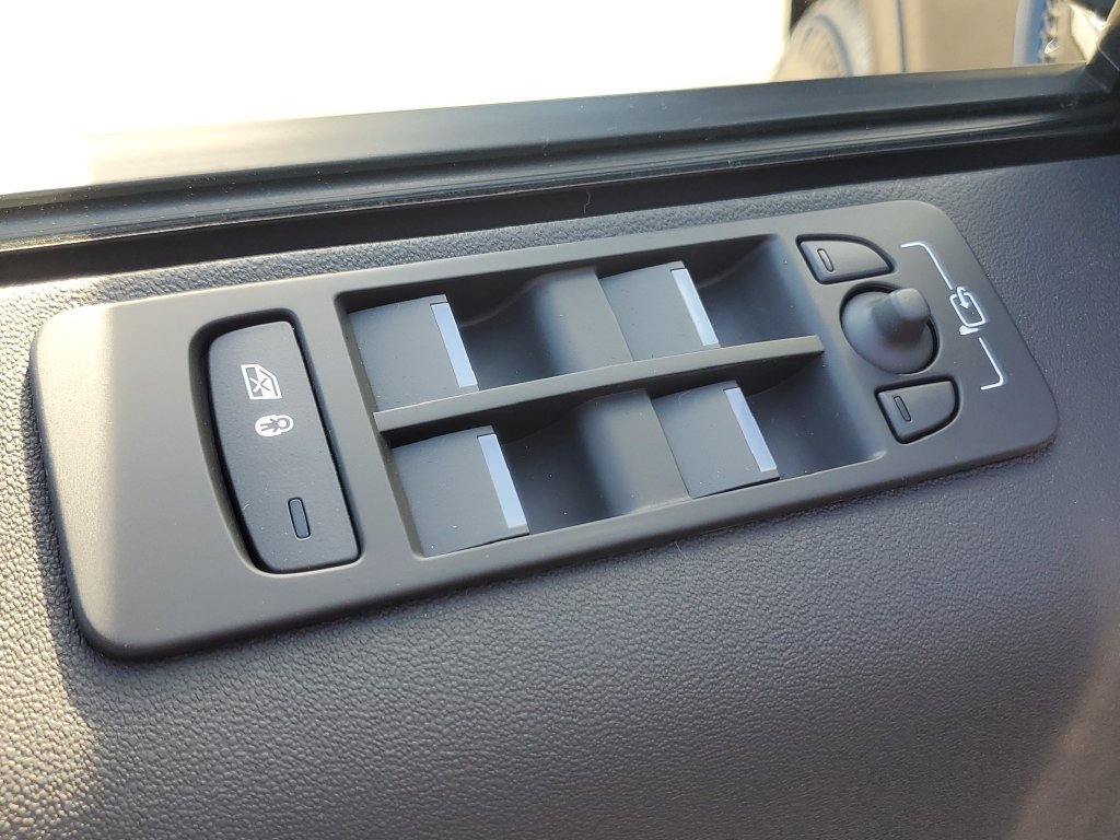 New 2026 Land Rover Discovery Sport Landmark AWD/4WD image 8