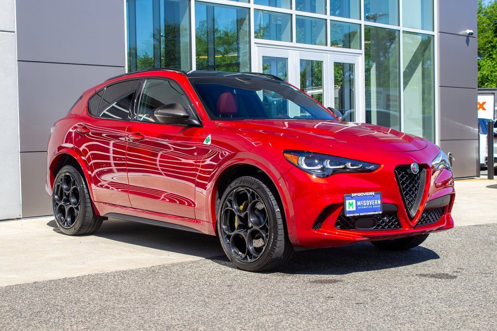 Used 2024 Alfa Romeo Stelvio Quadrifoglio image 3